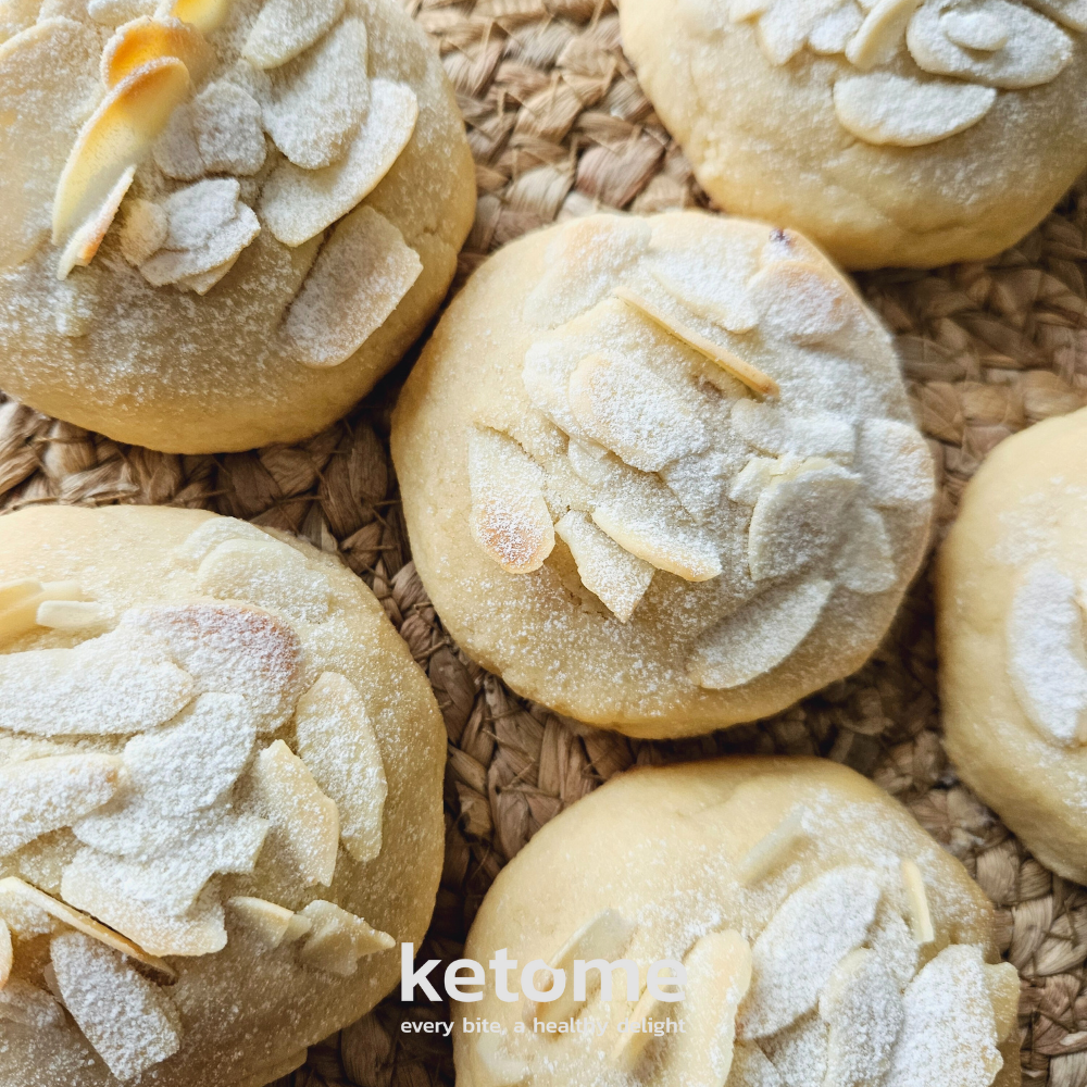 Biscuits croissants aux amandes et au velours fourrés à la pâte d'amande