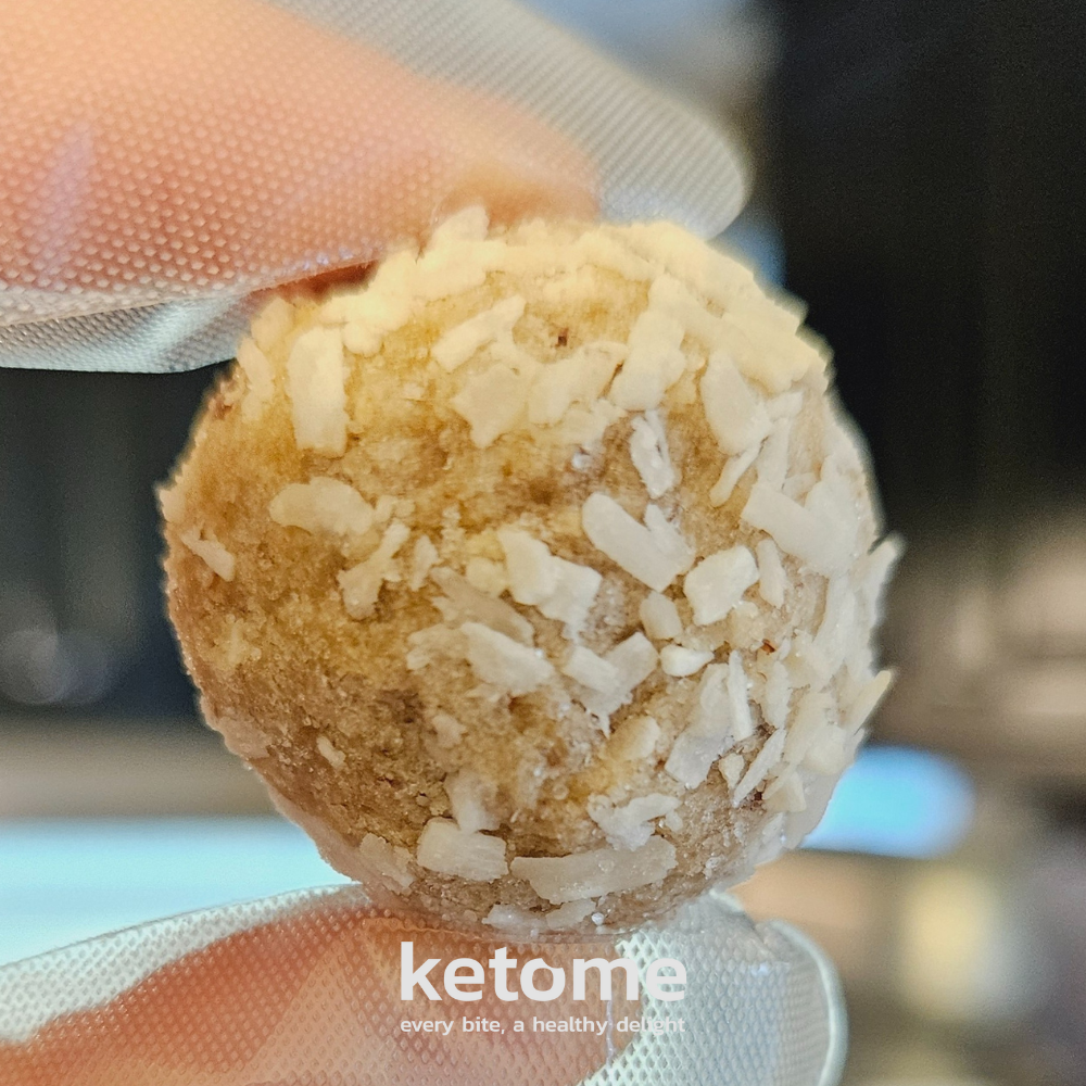 Keto Coconut Flakes & Pecan Bites