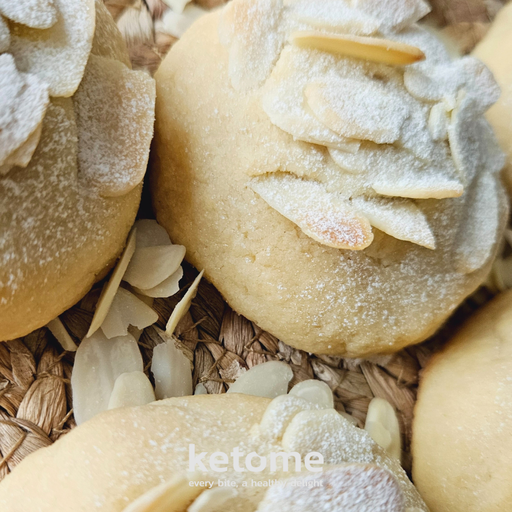 Biscuits croissants aux amandes et au velours fourrés à la pâte d'amande