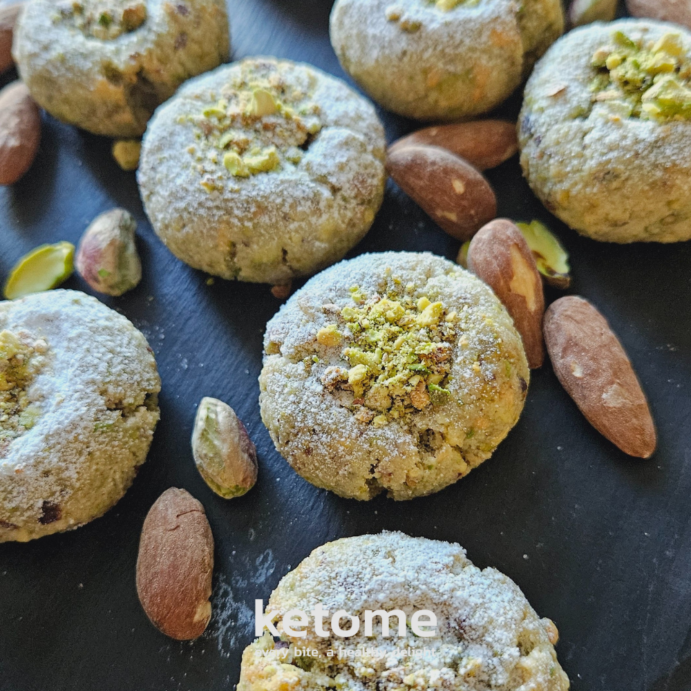 Biscuits faits maison à la cannelle et à la pistache KETO - Faible teneur en glucides, sans sucre et sans gluten